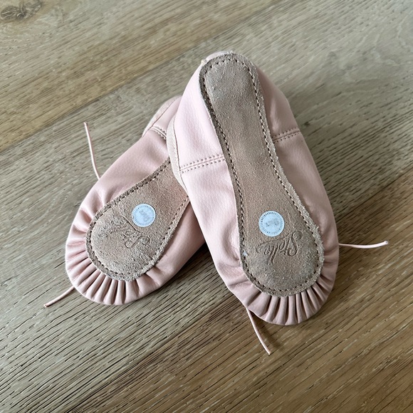 ***NEW*** toddler size 9 ballet shoes - Picture 3 of 3
